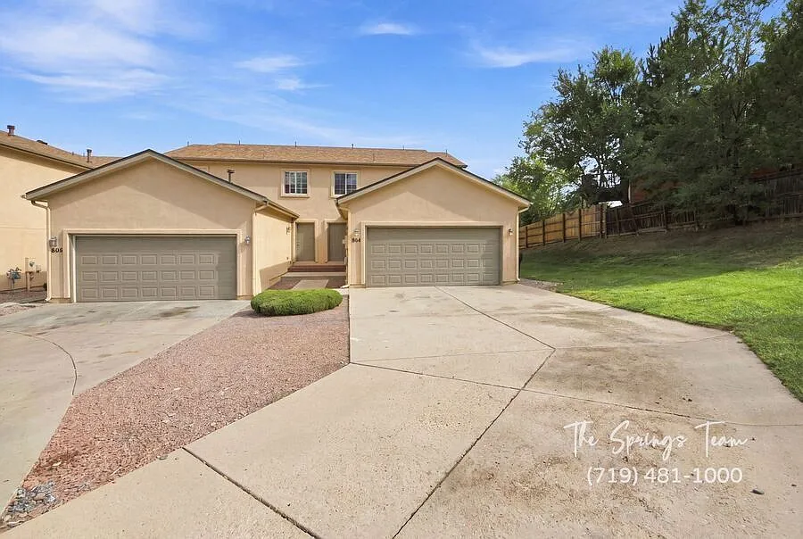 Charming 3bd Townhome In Gated Community Just Minutes From Peterson Afb & Fort Carson - Security ... — Photo 2
