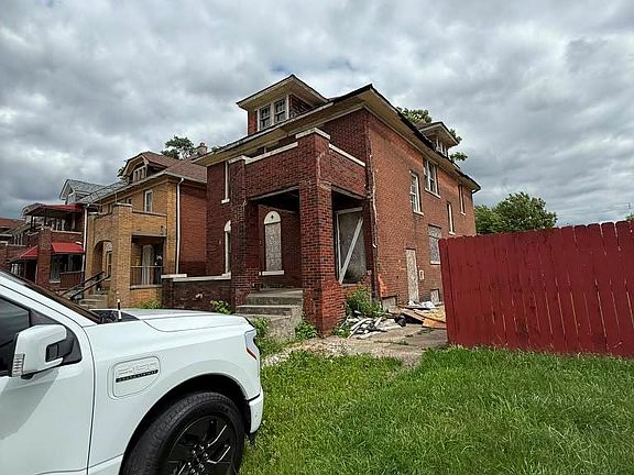 3rd image of 4259 W Grand St