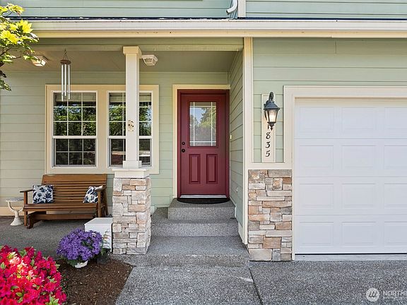 3rd image of 1835 Yew Avenue NE