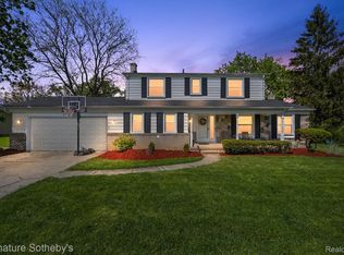 25746 Castlereigh Dr, Farmington Hills, MI 48336