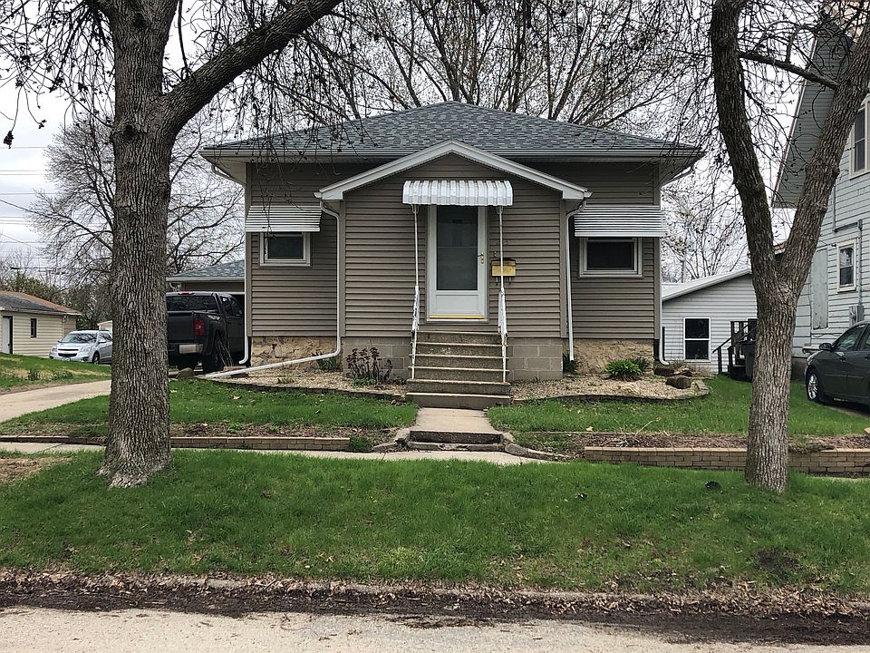 1st image of 215 2nd Ave NE
