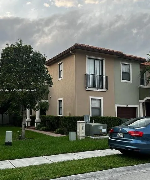 608 NE 33rd Ter #608 — Photo 1