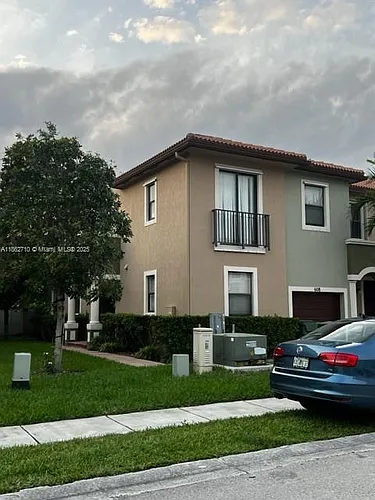 608 NE 33rd Ter #608 Photo 1
