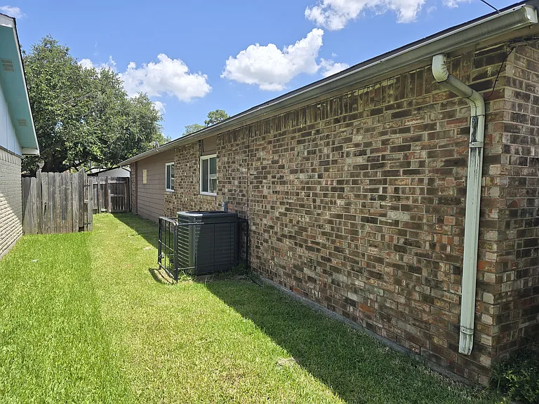 14327 Lorne Dr — Photo 6
