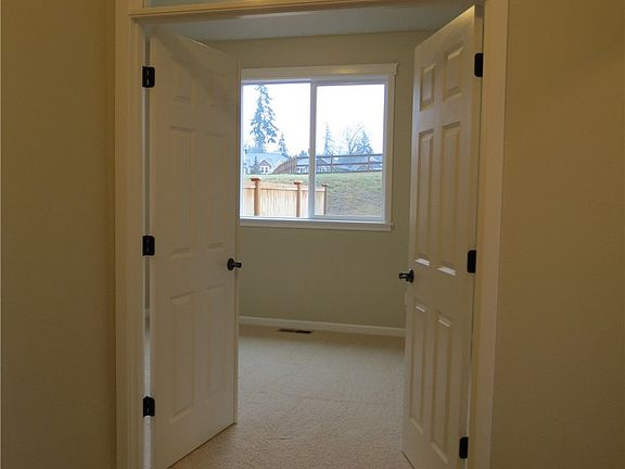 3rd image of 4119 23rd St SE