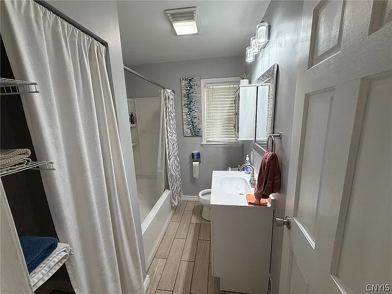 902 James St — Photo 19