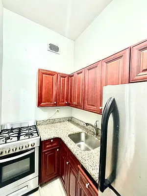 Rented by Pear NYC LLC | media 27