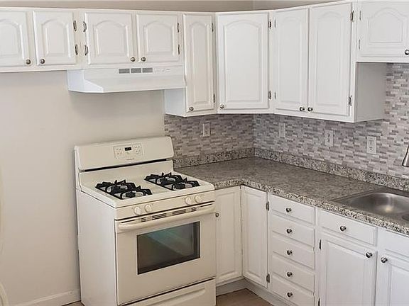 3rd image of 404 Carrington Ave