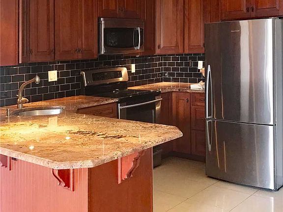 4th image of 205 Mineola Blvd #501