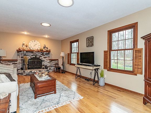 4th image of 11287 Winding Brook Ln