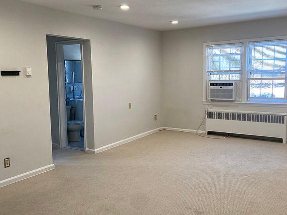 3rd image of 729 Broad Ave APT 6A