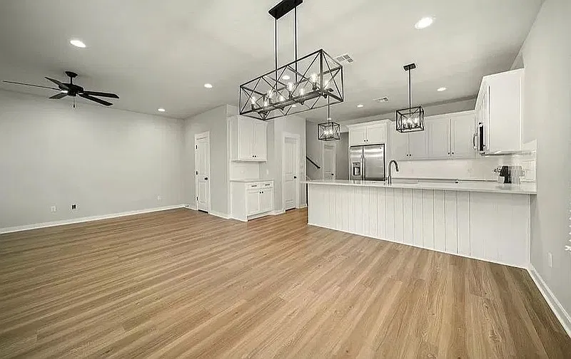 4 bed, 4.5 bath, 2017 sqft, $4,100 — Photo 3