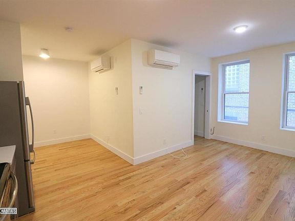 3rd image of 2304 Jackson Ave APT 3R