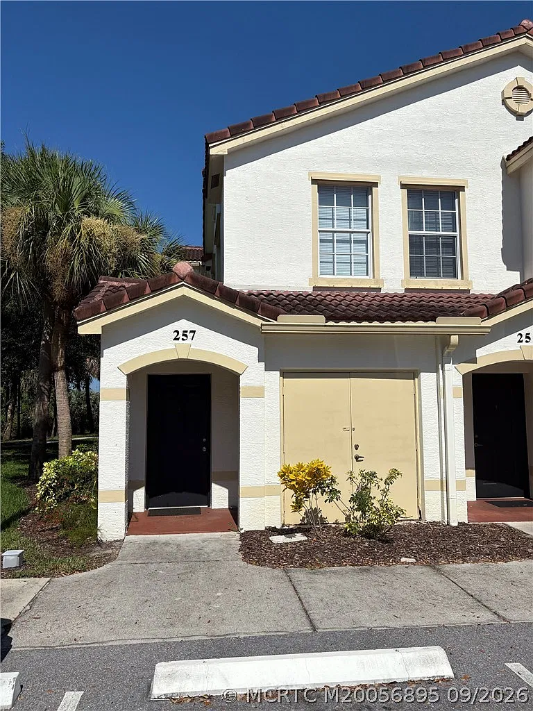 2 bed, 2.0 bath, 1073 sqft, $2,000 — Photo 1