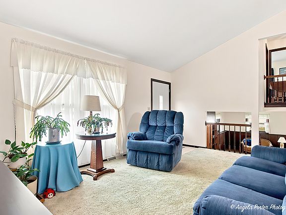 3rd image of 25596 W Wacker Dr