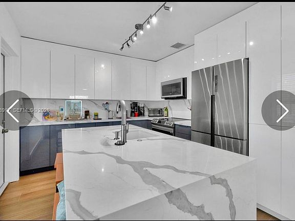 2nd image of 1838 Fillmore St #2