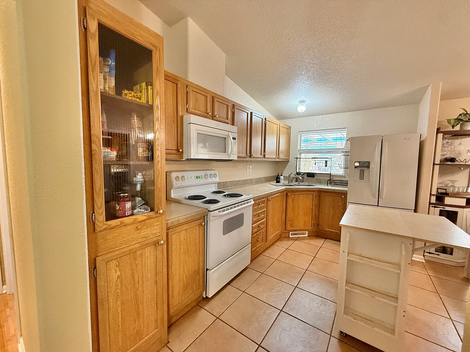3 bed, 1166 sqft, $1,575 — Photo 4