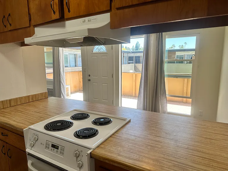MADISON APARTMENT — Photo 2