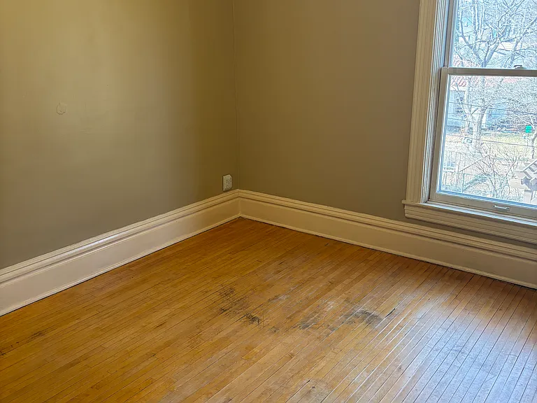 164 Isabel St W #2 — Photo 7