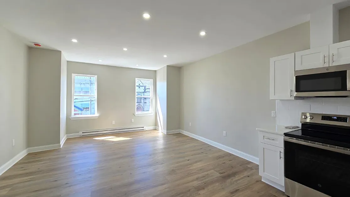 2 bed, 1830 sqft, $1,300 — Photo 4