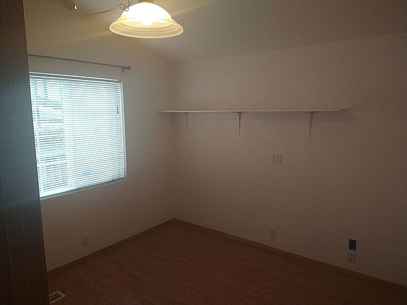 4th image of 500 NE Mariposa Ave