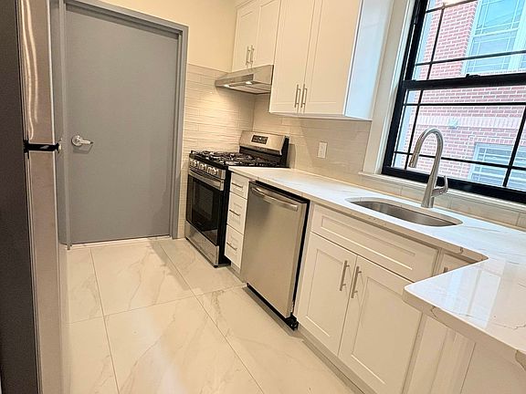 4th image of 143 E 39th St #1