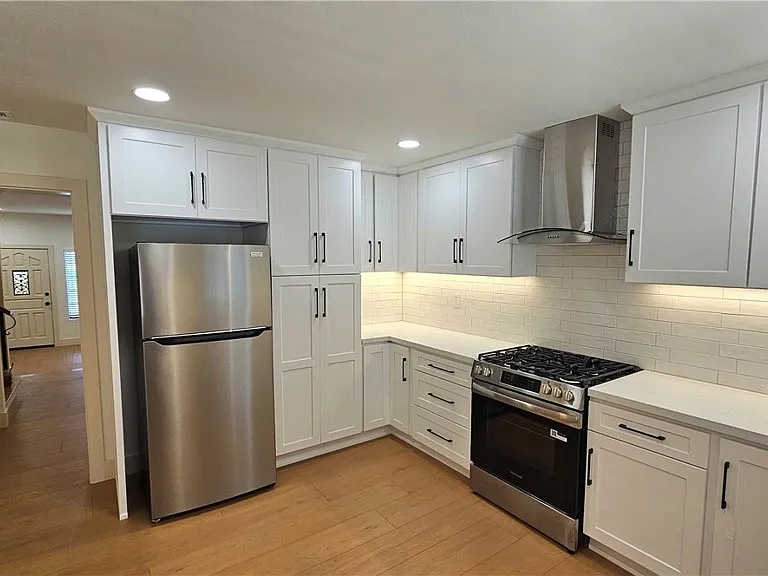 121 N Muscatel Ave — Photo 10