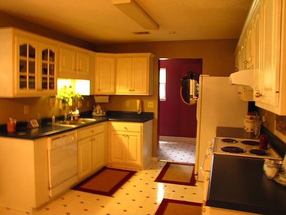 Spacious Kitchen and Pantry