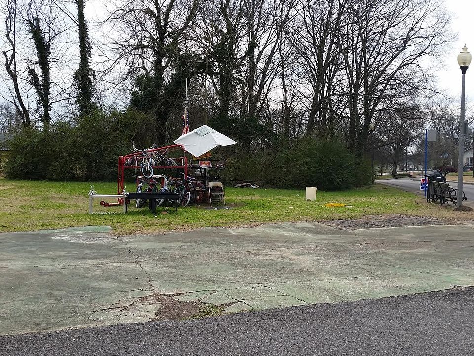 2nd image of 619 4th Street