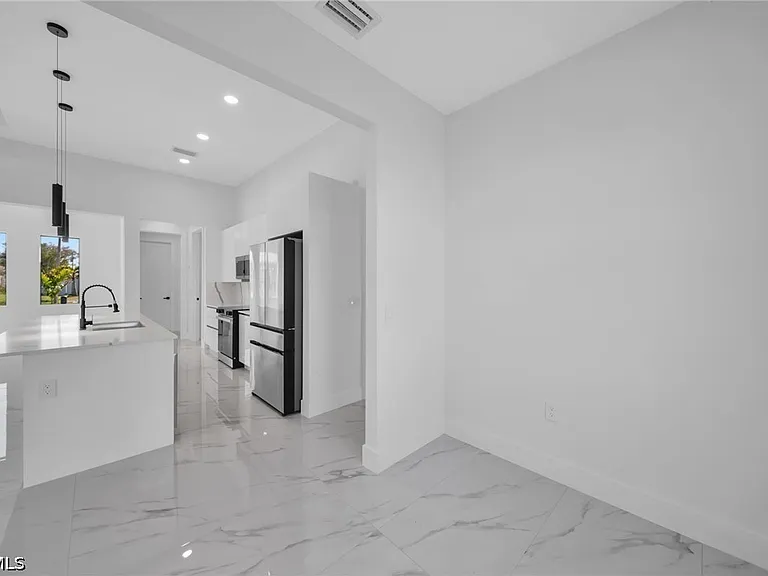 1426 NE 6th Ave — Photo 16