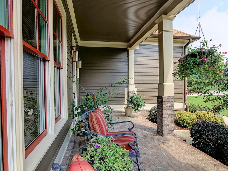 1st image of 102 Autumn Glen Dr