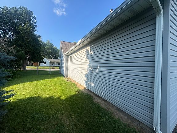 5th image of 303 3rd St