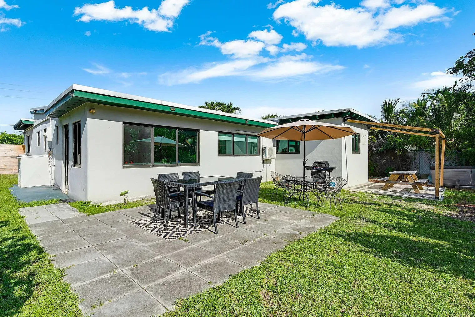 4 bed, 1662 sqft, $6,699 — Photo 3