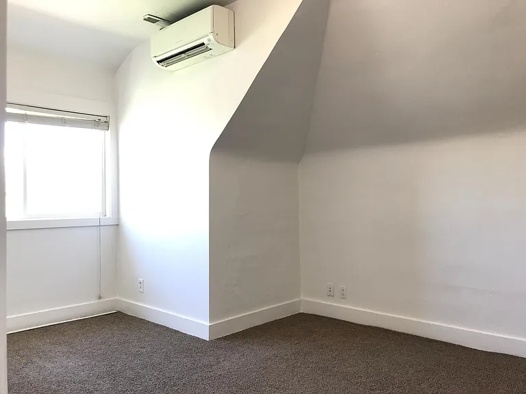 1300 E Atkin Ave #UPSTAIRS — Photo 11
