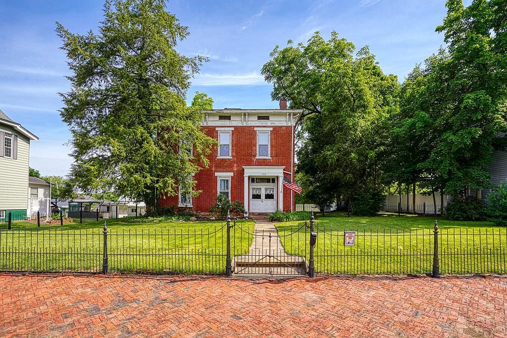 428 E Main St, Circleville, OH 43113 | Zillow