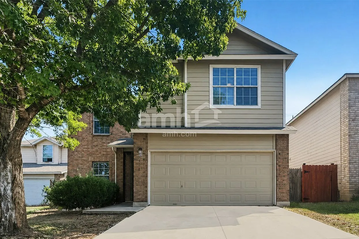 4 bed, 2.5 bath, 2421 sqft, $1,940 — Photo 1