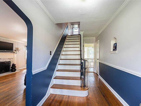 4th image of 171 Bedell Ave