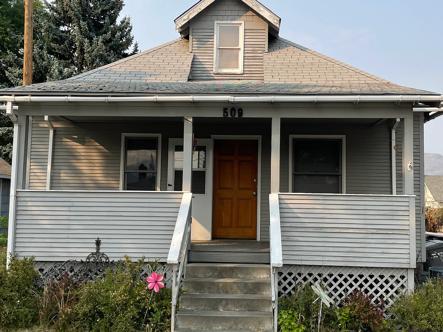 3 bed, 1.5 bath, 2576 sqft, $2,000 — Photo 2