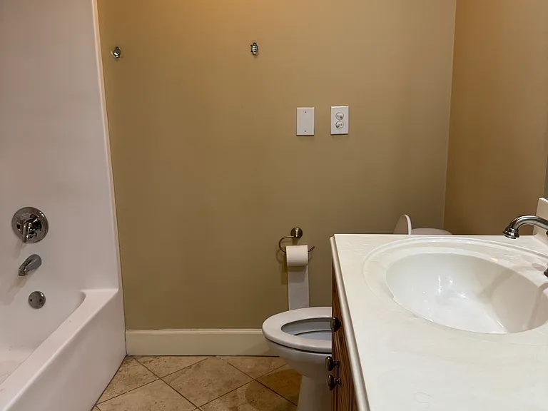 145 E Magnolia Ave — Photo 1