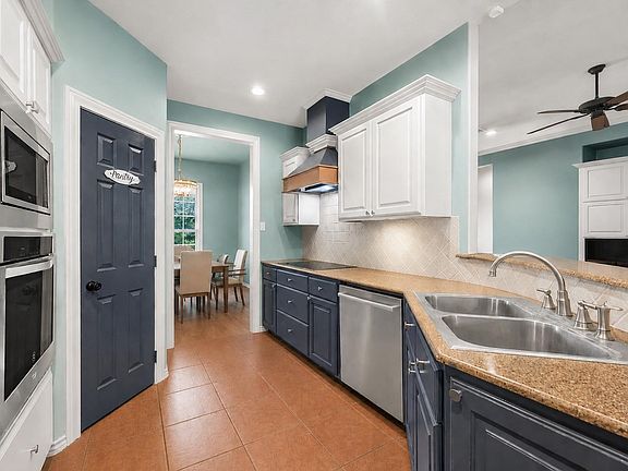 3rd image of 2401 Newark Cir