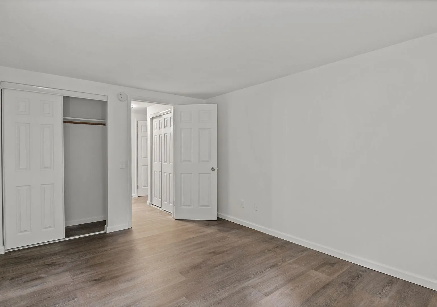 Creekside Apartments — Photo 2