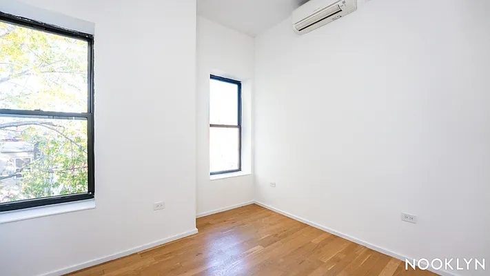 Rented by Nooklyn NYC LLC | media 52