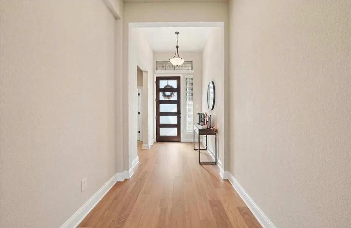 3 bed, 1913 sqft, $3,000 — Photo 2
