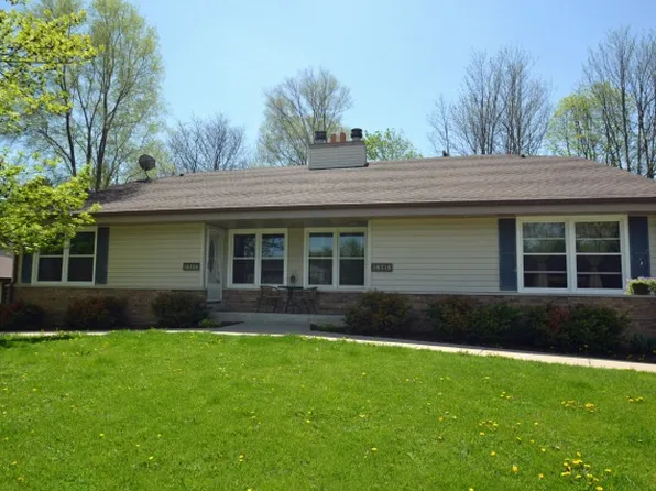 16705 Dane Ct W, Brookfield, WI 53005