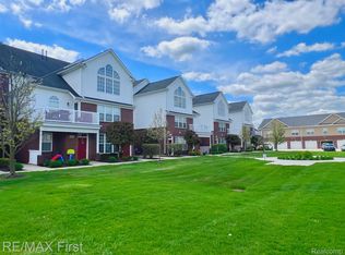 8425 Towne Center Cir S #56, Warren, MI 48093
