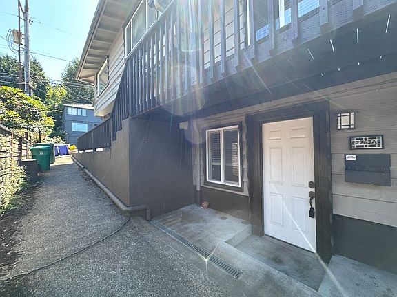 3rd image of 2761 NW Quimby St #2763-A