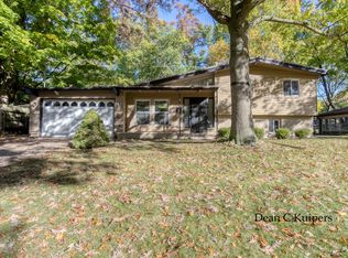 2363 Greenview Dr SW, Wyoming, MI 49519