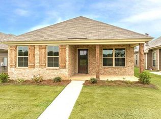 183 Grand Park Dr, Deatsville, AL 36022