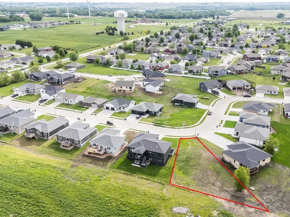 3634 Lincoln Ave, Spirit Lake, IA 51360