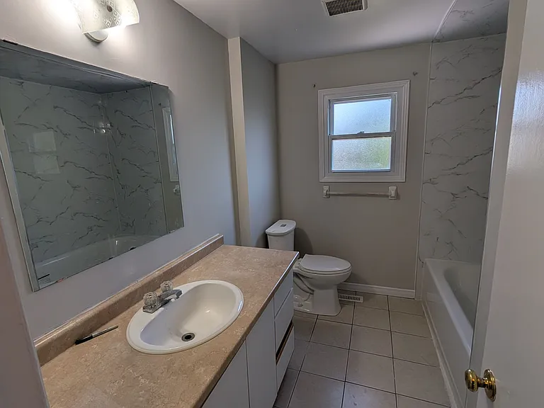 61 Ashley Cres — Photo 15